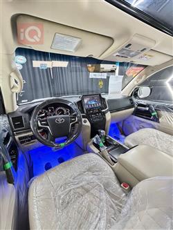 تۆیۆتا لاند کروزەر